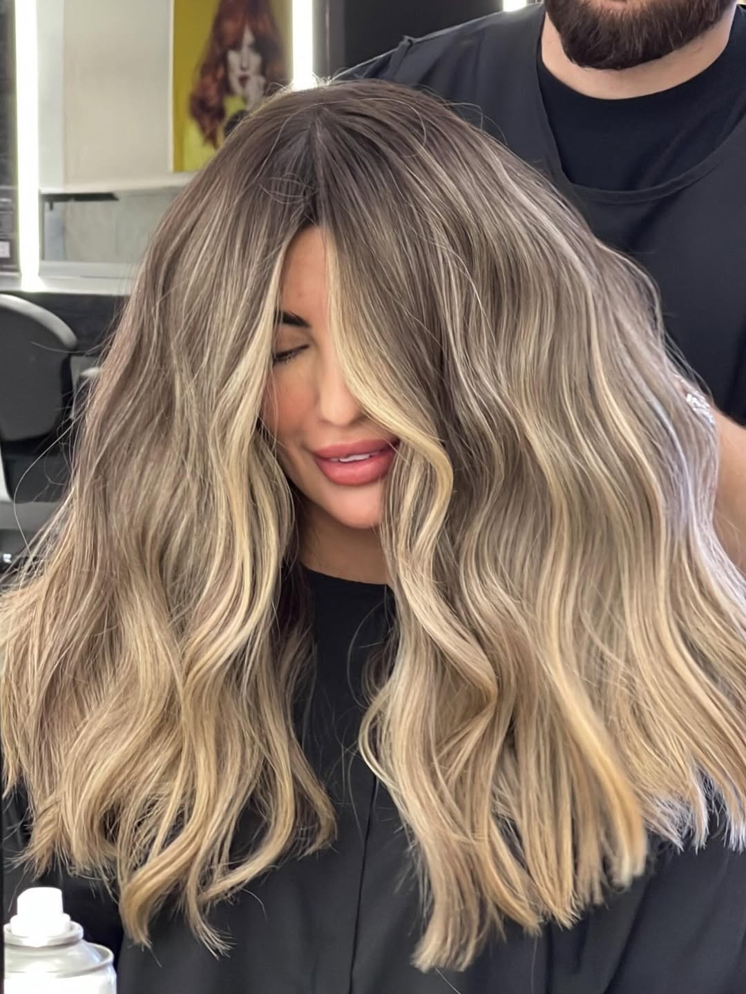 Hem daha aydınlık, hem daha dolgun bir görünüm oldu. ❣️
.
#hairbalayage #haircut #haircolor #emreayaksiz #behindthechair_com