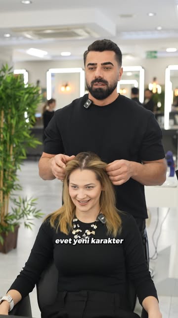 @gyulsim’nin enerjisine yakışan doğal saç dokunuşu ✨

#emreayaksiz #bereketlitopraklar #hairstylist