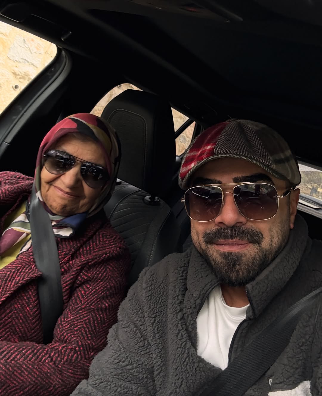 Çocukken örfümüzü, adetimizi, geleneklerimizi ve insan olmanın inceliğini tutuşturandır. ANNE ❤️????