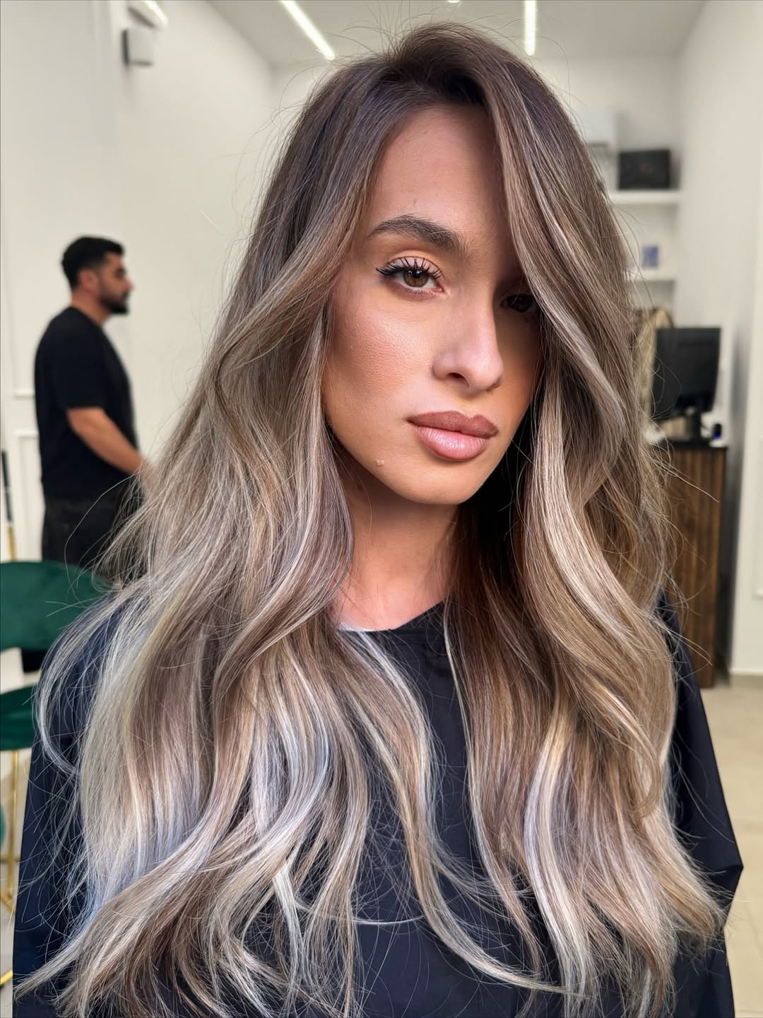 Warm and cool hair color confusion ❣️
.
#haircolor #emreayaksiz #hairstyles #hairgoals
