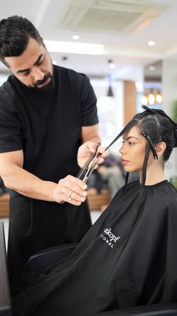 Doğru kesim, kusursuz görünüm. ✨

#emreayaksiz #saçkesimi #haircuts #etilerkuaför #istanbulkuaför #emreayaksizetiler